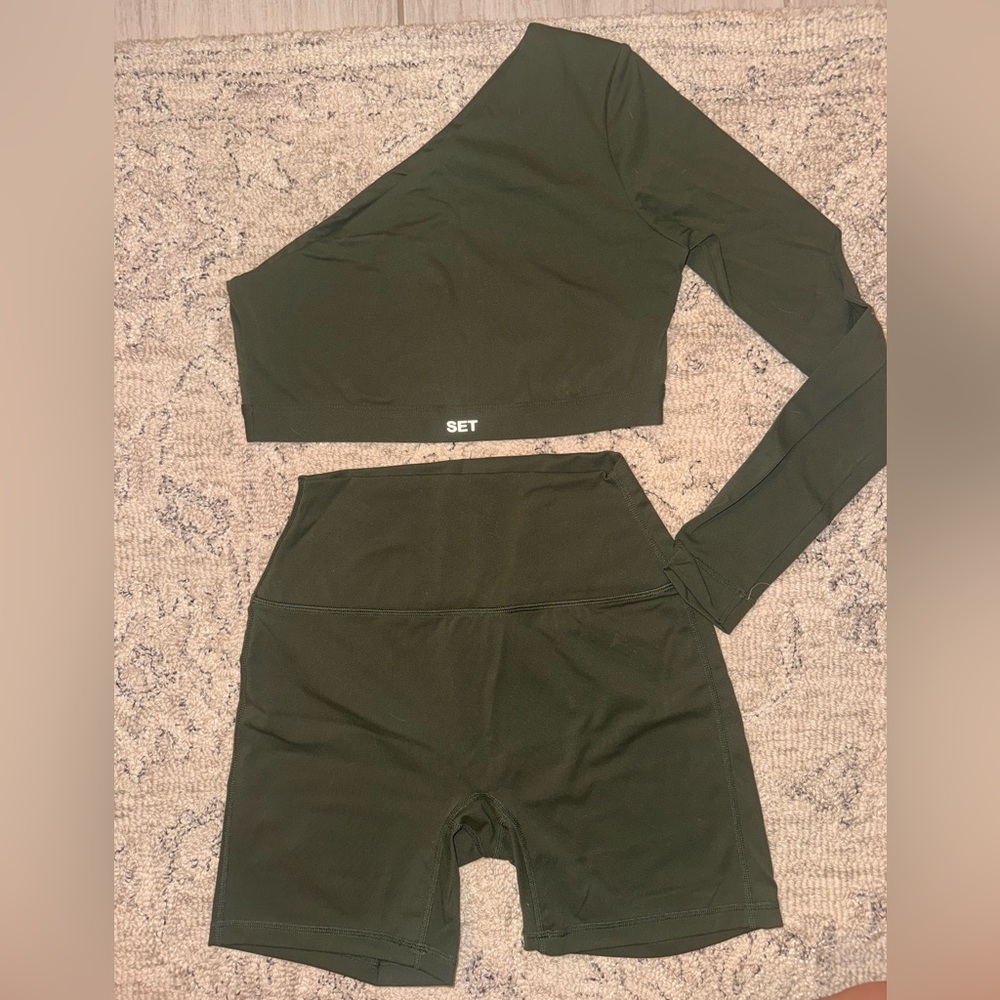 SET Active -- SPORTBODY™ LONG SLEEVE ONE SHOULDER BRA and BIKE SHORTS in ALPINE